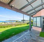 Victor Harbor Beachfront Bliss  WiFi - Click Find