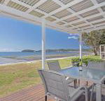 Beached Inn 93 Foreshore Drive Spacious beach front house - Click Find