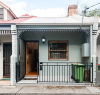 Quiet Terrace Townhouse on the City Fringe - Click Find