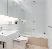 Little Collins Apartment - Click Find