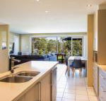 HARBOUR LIGHTS Ulladulla - Click Find