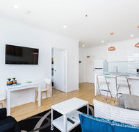 ROLAND 1BDR Melbourne Apartment - Click Find