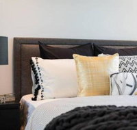 Luxe Bedroom Apt City View Retreat on Elizabeth Street CBD - Click Find