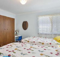 Evans Retreat 5 Sandy Point Road cottage across the road from Sandy Point Beach - Click Find