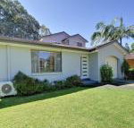 Beach House 8 Mistral Close large house with aircon