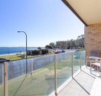 1 Little Hut 20 Kurrawa Close Spectacular Water Views NBN Air Conditioned