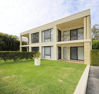 Bagnall Views 2 / 161 Government Rd Stylish modern duplex across the road to the waters edge