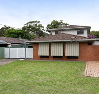 Willows at the Bay 111 Horace St. Large House with Aircon WIFI Boat Parking.