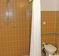 1 The Commodore 9 11 Donald St. Ground Floor Unit Close To Shops Cafes Marina