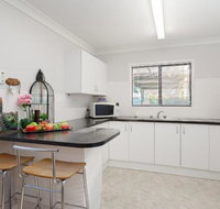 Lorikeet Retreat 2 / 117 Tomaree Rd Pet Friendly Air Conditioned Holiday House