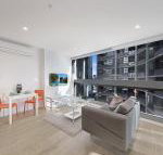 A Bright  Modern CBD Apt Next to Southern Cross - Click Find