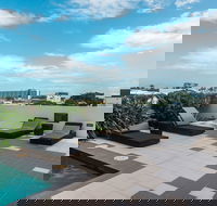 Airtrip Apartments on River Street - Click Find