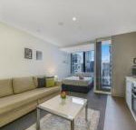 A Cozy  Comfy Studio Next to Southern Cross - Click Find