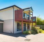 Beachside Villa Cowes - Lawyer Find