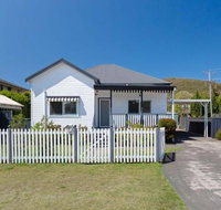 Escape to the Cottage 68 Tomaree Rd boat parking  WIFI