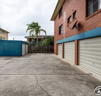 Air Conditioned Unit Stones Throw to the Waterfront - Click Find