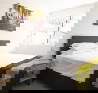 Petrie Mill Motel - Click Find