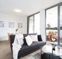 Executive Designer Apartment with Pool Parking - Click Find