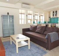 2 beds 2 baths FREE car park. Behind State Library - Click Find