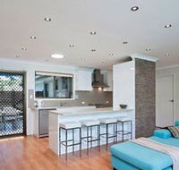 Little Beach House 8 Mistral Close - Click Find