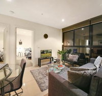 A Cozy 2BR CBD Apartment Near Bourke St. Mall - Click Find