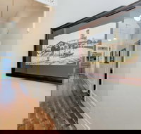 Seymours on Lydiard - Click Find