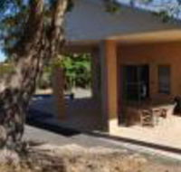 Lambert Estate Retreat - Click Find