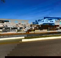 The Town House Motor Inn - Click Find
