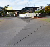 Riviana Motel - Click Find