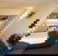 Shoreline Hotel - Click Find
