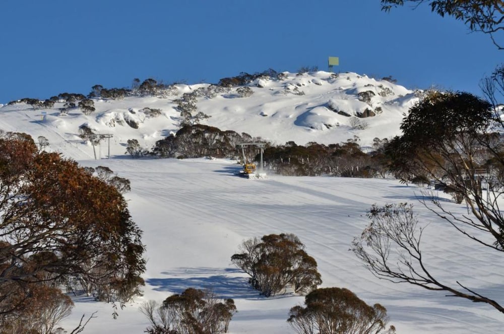 Smiggin Holes NSW Lawyer Find