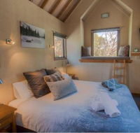 Sharpys Chalet - Click Find