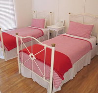 The Little Red Hen Bed  Breakfast - Click Find