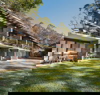 Avoca Beach Hotel - Click Find