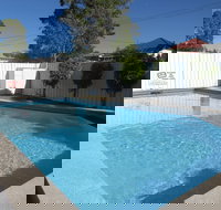 Riviera on Ruthven Motel - Lawyer Find