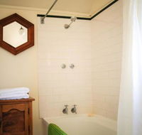 Smiths Cottage - Click Find