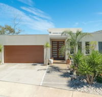 Currawong Close - Rejuvenate Stays - Click Find