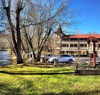 Riverbend Motel  Cabins