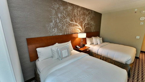 Fairfield Inn & Suites By Marriott Savannah Midtown - Click Find 3