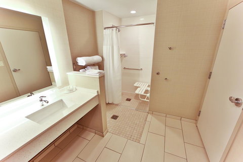 Fairfield Inn & Suites By Marriott Savannah Midtown - Click Find 8