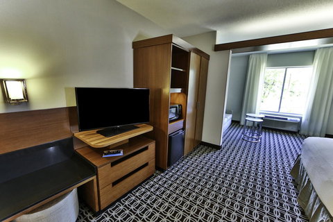 Fairfield Inn & Suites By Marriott Savannah Midtown - Click Find 16