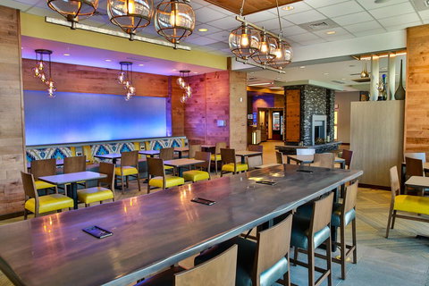 Fairfield Inn & Suites By Marriott Savannah Midtown - Click Find 27