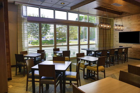 Fairfield Inn & Suites By Marriott Savannah Midtown - Click Find 29