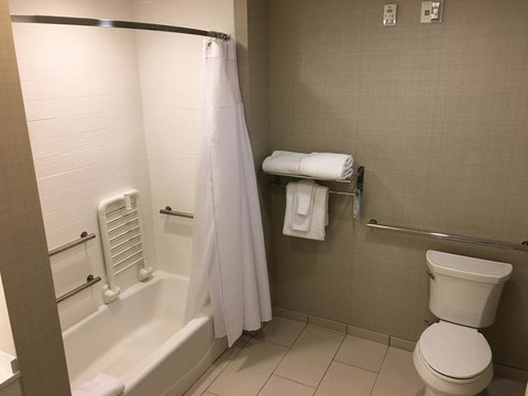 Fairfield Inn & Suites By Marriott Savannah Midtown - Click Find 21