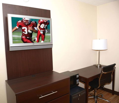 Red Roof Inn Atlanta - Suwanee/Mall Of Georgia - Click Find 5