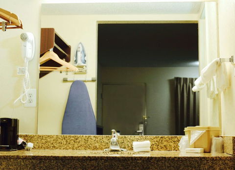 Red Roof Inn Atlanta - Suwanee/Mall Of Georgia - Click Find 6