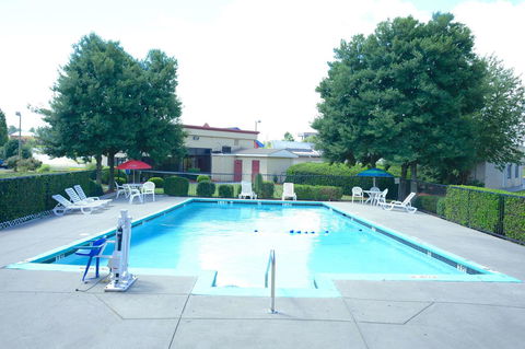 Red Roof Inn Atlanta - Suwanee/Mall Of Georgia - Click Find 4