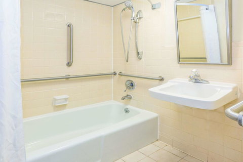 Days Inn By Wyndham Valdosta/Near Valdosta Mall - Bridge Guide 17
