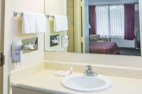 Days Inn By Wyndham Valdosta/Near Valdosta Mall - Bridge Guide 19