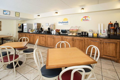 Days Inn By Wyndham Valdosta/Near Valdosta Mall - Bridge Guide 21